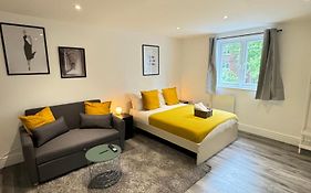 En-Suite Bedroom For Up To 4! Sofa Bed - Near Stratford